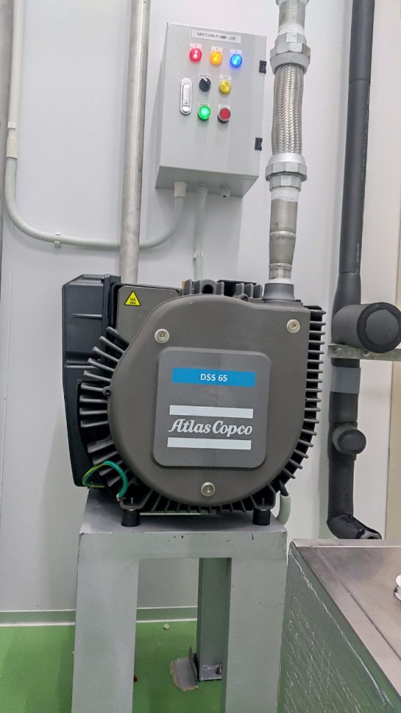 Bàn giao bơm chân không khô dạng xoắn ốc DSS 65 của hãng Atlas Copco