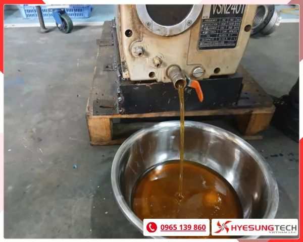 Hyesungtech chuyên thay dầu máy bơm hút chân không​ chuyên nghiệp