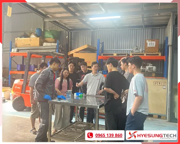 Hyesungtech Hà Nội đón tiếp sinh viên USTH trong chương trình đào tạo kỹ thuật chân không