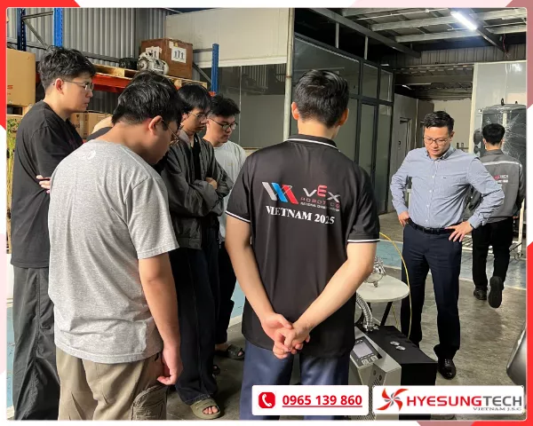 sinh viên Trường Đại học Khoa học và Công nghệ Hà Nội được tìm hiểu nguyên lý sử dụng khí Helium