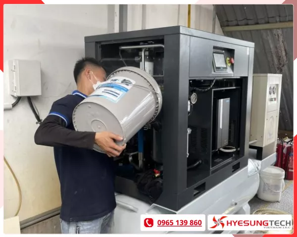 Máy nén khí trục vít một cấp nén ngâm dầu H15PRO+ TLC Compressor