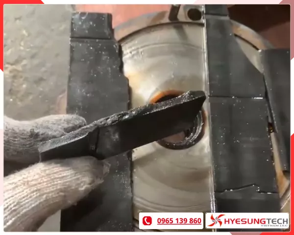 dấu hiệu cánh than bơm hút chân không cần thay mới